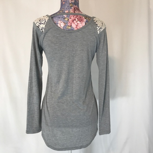 LACE SHOULDER TUNIC TOP - Picture 3 of 8